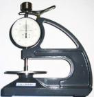 CH系列測厚儀：它可分為A，B，C，S等型號及手式，臺式等各種規(guī)格.A型是測量硫化橡膠和塑料制品的厚度；B型是測量乳膠的厚度；S型可用于塑料厚度的測量；C型多頭測厚儀用于電線電纜等特殊規(guī)格橡塑材料厚度的測量。
