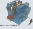 QGM-65A 三輥研磨機(jī) 用途:用于實(shí)驗(yàn)室內(nèi)涂料填加料的粉碎研磨;參數(shù):軋輥尺寸：Ф65×135mm 軋輥轉(zhuǎn)化比：（后中前）1：3：9，中輥轉(zhuǎn)速 ：88r/min;應(yīng)用效果:始料粒度：50~100μm，經(jīng)3~5次研磨后試料顆粒細(xì)度小于18μm.