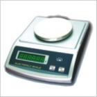 YP6001電子天平,具備多種計(jì)量單位轉(zhuǎn)換，記數(shù)功能及動(dòng)物稱重功能。交直流兩用，便于攜帶和野外操作?？裳b置RS232C 輸出接口。稱量范圍:0-600g.可讀性:100mg.稱盤(pán)尺寸:ф145×178 mm
.電源:交直流電兩用