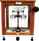 6SP-200半自動(dòng)分析天平,產(chǎn)品適用于工礦企業(yè)，科學(xué)研究機(jī)構(gòu)化驗(yàn)室、實(shí)驗(yàn)室作精密衡量分析測定。稱重:200g.分度值:1mg,騎馬標(biāo)尺范圍:10mg-990mg.稱盤尺寸:Φ75mm

 