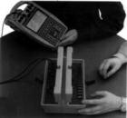 E4171 電纜故障模擬儀  用來訓(xùn)練使用者發(fā)現(xiàn)故障的技能。儀器可模擬最常見的網(wǎng)絡(luò)通路故障，如：短路，開路，接地和電池故障等。儀器可以用來連接萬用表，電阻電橋，時域反射計和雙標識計等。