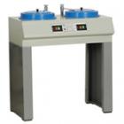  PG-2C型金相試樣拋光機是對PG-2金相試樣拋光機的不完善處進行針對性的設(shè)計改進,增加了在拋光時作稀釋冷卻用的供水系統(tǒng)和易清污的抽屜式積污匣，拋盤直徑：220mm.轉(zhuǎn)速：900r/min，1400r/min（定制）.電動機：YS7116 0.2kW 380V（220V 定制） 50Hz