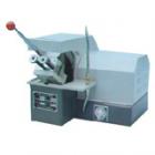 QG-1型金相試樣切割機(jī)是金相試樣的首道工序,采用高速旋轉(zhuǎn)的薄片增強(qiáng)砂輪來(lái)截取試樣，為不使在切割中燒傷試樣的組織，本機(jī)裝有冷卻系統(tǒng)。最大切割截面：50×50mm.砂輪片規(guī)格：300×2×32mm.轉(zhuǎn)速：2800r/min.電動(dòng)機(jī)：Y90L-2 2.6kW 380V 50Hz
