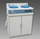  P-2G金相試樣拋光機是在P-2T金相試樣拋光機的基礎上作進一步的設計改進，由原立式結構設計成柜式結構. 拋盤直徑：200mm.轉速：1400r/min或900r/min(定制).電壓：380V,50Hz或220V,50Hz(定制),外形尺寸：900x560x1010mm

