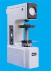 XHRD-150型電動(dòng)塑料洛氏硬度計(jì)用來(lái)測(cè)定塑料、復(fù)合材料和各種摩擦材料及軟金屬、非金屬軟材料的硬度。 測(cè)量范圍：70-100HRE，50-115HRZ，50-115HRM,50-115HRR。試驗(yàn)力：588.4、980.7、1471牛頓（60、100、150公斤力）
