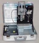 便攜式1140型航空油料水分離指數(shù)儀;基于產(chǎn)品質(zhì)量控制的目的，需要根據(jù)所測定的表面活性劑的多少來確定燃油的水分離特性;1140型便攜式航空油料水分離指數(shù)儀是一臺用于上述兩種檢測的測試儀器，也可以用來評估過濾分離器和白土處理環(huán)境的效率。