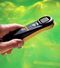 Fluke CO-220 一氧化碳表采用了最新一代的電子化學傳感器，無需使用抽吸泵即可快速地檢測周圍環(huán)境一氧化碳濃度的變化?？稍诖蟮腖CD顯示屏上顯示 0 至 1000 ppm的一氧化碳濃度 ,最大值保持功能,啟動時傳感器自動歸零和自檢序列。