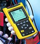 Fluke 43B 電能質量分析儀 電壓、電流和功率諧波 高達51次的諧波 總諧波失真（THD） 每次諧波的相位角 瓦特、功率因數(shù)、位移功率因數(shù)、伏安和乏 電壓和電流波形 