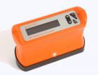 Elcometer 407 統(tǒng)計(jì)型光澤度儀有20°，60°和85°三種角度測(cè)量。使用內(nèi)置式記憶儲(chǔ)存讀數(shù).通過向被測(cè)物體發(fā)射一定角度的持續(xù)光線束，監(jiān)測(cè)反射的光線來測(cè)量光澤度。不同的表面需要不同的反射角度. 

