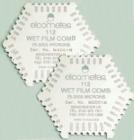 Elcometer 112AL沖壓鋁制濕膜梳用于測量濕膜厚度。 由于是用鋁材料沖壓而成，故精確度不如P.126的高精度測量儀。每包共有10片濕膜梳，每片上一面為公制量程（25~3000μm），另一面為英制量程（1~118mils）。