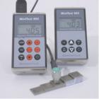 MINITEST 403/405系列 超聲波測厚儀，用于精確測量鋼鐵和其它金屬、玻璃、陶瓷、均質(zhì)塑料等材料的壁厚。儀器小巧、堅固耐用。測量無損、快速、準確。可以測量平面和曲面。 