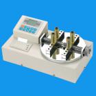 功 能：
ANL-P瓶蓋扭矩測試儀是為測試和檢測各種瓶蓋開合扭矩而設(shè)計(jì)制造的一種智能化多功能計(jì)量儀器.專用于檢測各種瓶蓋、燈頭等產(chǎn)品的開合扭矩。裝夾方便、快速，附有USB串口輸出，可將數(shù)據(jù)傳送至電腦做分析、打印等相關(guān)處理。
