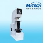 主要特點：

●     構(gòu)造堅固、剛性好、精確、可靠、耐用，測試效率高；
●     電子式換向開關(guān)；
●     高精度讀數(shù)顯微鏡測量系統(tǒng)；
●     廣泛適用于生產(chǎn)現(xiàn)場中的品質(zhì)監(jiān)控，工作環(huán)境適應(yīng)性強；
●     精度符合GB/T231.2、ISO 6506-2和美國ASTM E10。
