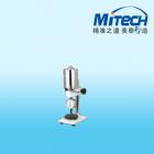 詳細信息
LD-J型邵A.邵B硬度計測試支架特 點：   
LD測試架是我公司研制的新一代邵氏硬度測試支架，其測試原理更科學，結(jié)構(gòu)更緊湊、合理，使測試的穩(wěn)定性和準確度進一步得到提高。并且使用高硬度的金屬平臺代替了傳統(tǒng)的玻璃平臺，有效避免了玻璃平臺易碎的缺點 。
