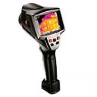 產(chǎn)品介紹：

紅外熱像儀可將人眼無法看到的紅外輻射能量轉(zhuǎn)換為電信號，并以備種不同的顏色來表示不同溫度分布的可視圖像顯示出來。這些可視的數(shù)據(jù)信號可以協(xié)助您查找溫度異常點(diǎn)，從而在故障未發(fā)生之前發(fā)現(xiàn)故障隱患，識別設(shè)備或系統(tǒng)的潛在問題。

testo 881，高靈敏度專業(yè)用于建筑節(jié)能檢測，可協(xié)助用戶發(fā)現(xiàn)泄漏點(diǎn)，節(jié)約成本消耗。
testo 881的應(yīng)用，可為您節(jié)約更多的時間，精力及成本，并且在更大程度上保證生產(chǎn)操作的安全性。

