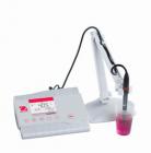 獨特的應(yīng)用特點：
1.友好的操作界面
方便讀取的背光液晶顯示屏，豐富的測定信息顯示、以及形象的電極狀態(tài)提示圖案，都讓pH計的操作和設(shè)置變得更為簡單，使您的測量更加得心應(yīng)手。
