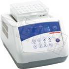 產(chǎn)品特點(diǎn)：

●液晶顯示屏，菜單式操作界面，多組數(shù)據(jù)一屏顯示，操作簡單。

●具有斷電恢復(fù)功能，當(dāng)外電源斷電又重新來電時(shí)，設(shè)備可按原設(shè)定程序自動(dòng)恢復(fù)運(yùn)行。

●微處理器控制，溫控線性好、振蕩轉(zhuǎn)速準(zhǔn)確、波動(dòng)小。

●設(shè)有定時(shí)功能，0～100小時(shí)范圍內(nèi)任意設(shè)定培養(yǎng)時(shí)間，顯示屏顯示剩余時(shí)間，定時(shí)終點(diǎn)發(fā)出聲音報(bào)警訊號。

●多種標(biāo)準(zhǔn)樣品模板可供選擇，更換方便。也可根據(jù)用戶要求定做模塊。

●短振蕩點(diǎn)動(dòng)功能。

●直流無刷電機(jī)驅(qū)動(dòng)、長壽命、免保養(yǎng)。

