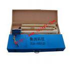 主要性能參數(shù) ： 
⑴ 定位精度：1cm ；
⑵ 探測(cè)靈敏度：探測(cè)深度200mm（探環(huán)到錨桿托盤的距離）。 
⑶ 電 源：鎳鎘充電電池，配專用充電機(jī)。充電后可連續(xù)工作8小時(shí)。 
⑷ 外 形：基礎(chǔ)長(zhǎng)度0.9米，加長(zhǎng)后可達(dá)2.7米，重量2kg 。