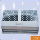 離子風(fēng)幕機是一種可以除靜電除灰塵的風(fēng)幕機。在風(fēng)幕機里面安裝除靜電裝置，離子風(fēng)幕機產(chǎn)生高速的離子氣流，可快速消除靜電，強大的風(fēng)力還能吹走灰塵，常安裝在門口上方。也可單獨安裝在工作臺上方，用于除靜電除塵。安裝在門上時，強大的離子氣流能把室內(nèi)外的空氣隔開，起到既出入方便，又能防止室內(nèi)外冷熱空氣交換，同時，又具有防靜電、防塵、防污染、防蚊蠅之功效離子風(fēng)幕機常安裝在防靜電、防塵、制冷、空調(diào)、隔熱的門口上方，比如車間、商場、店鋪、劇院、賓館、飯店、會議廳、冷藏庫、手術(shù)室及家居等門口上方。